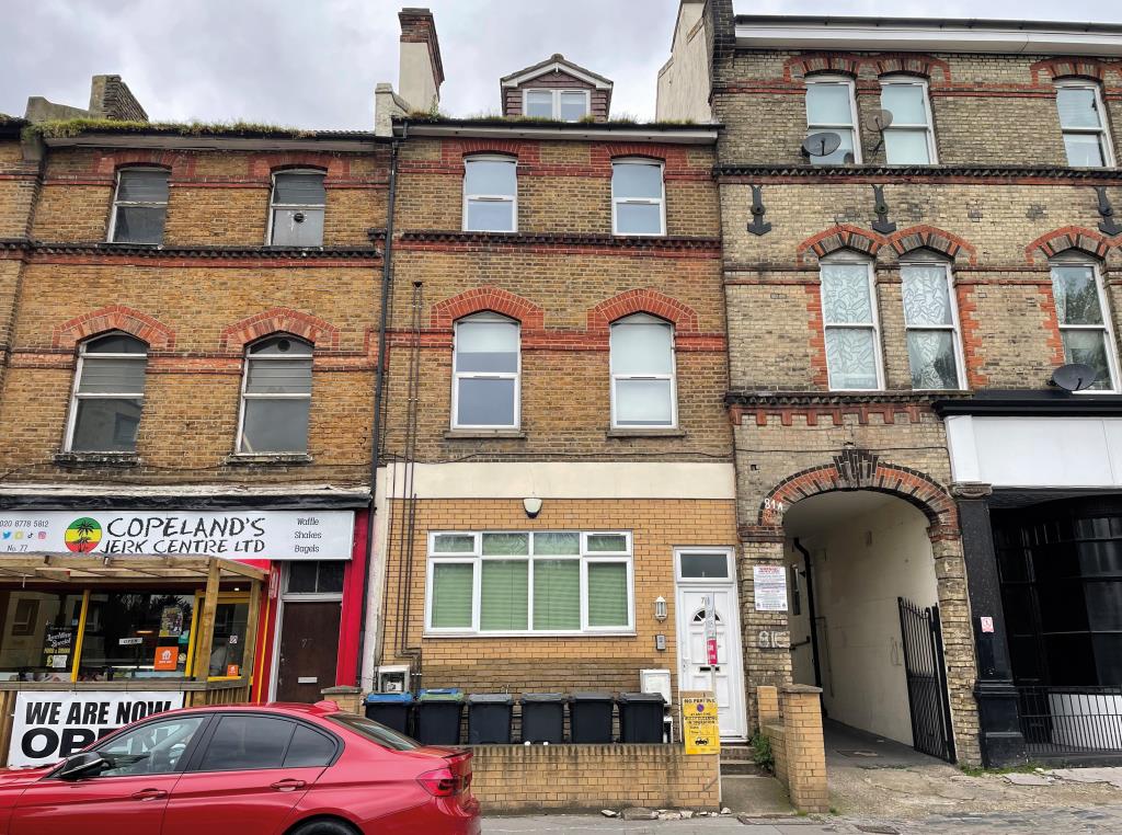 Lot: 2 - HOUSE ARRANGED AS FOUR FLATS PRODUCING £48,000 PER ANNUM - main front view on five floors